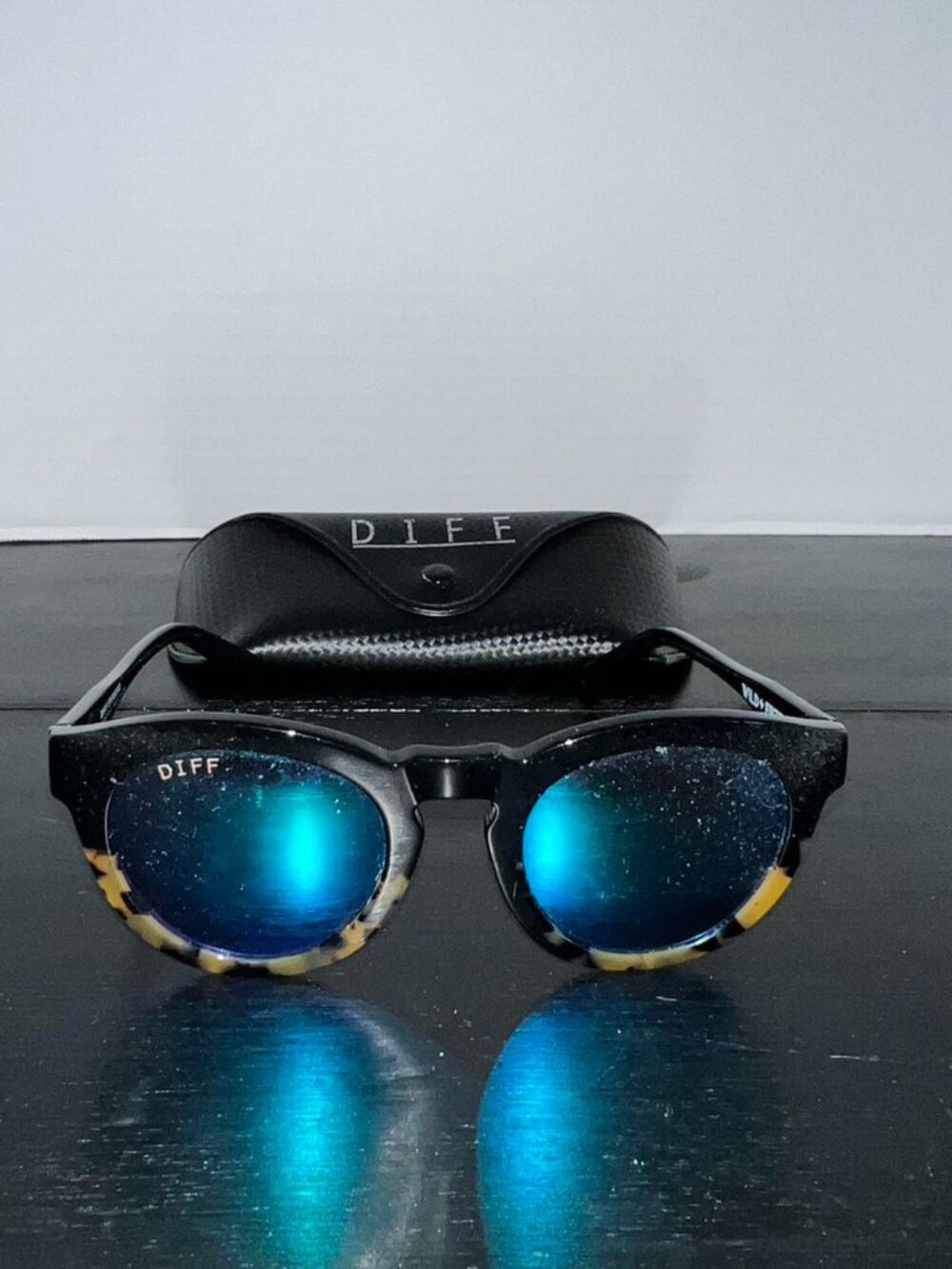 DIFF Eyewear Dime II Round Sunglasses, Tortoise,Blue-Green Mirror Lenses, w/case - Picture 2 of 3